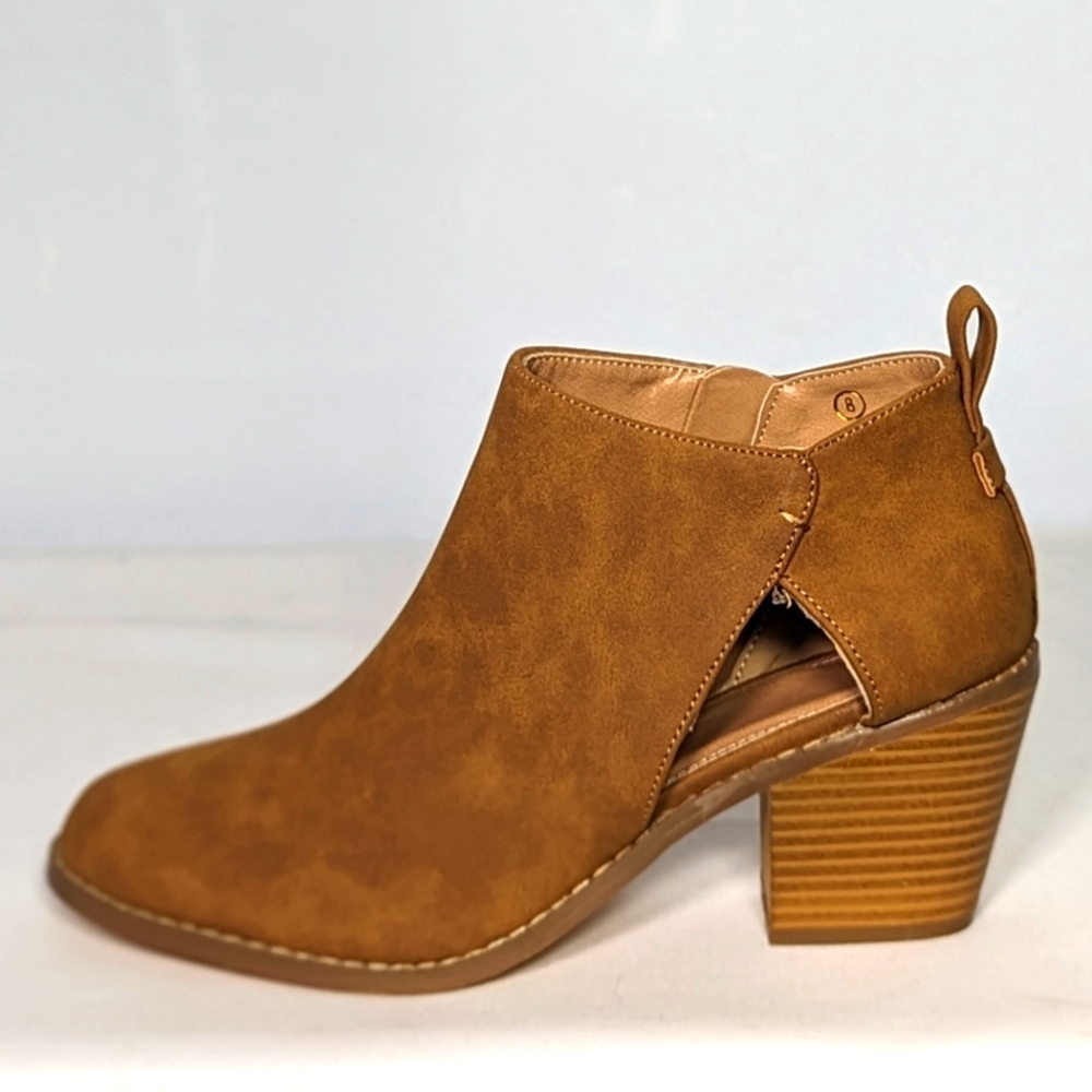 NEW Coutgo Womens Cut-out Ankle Boot Sz 8 tan